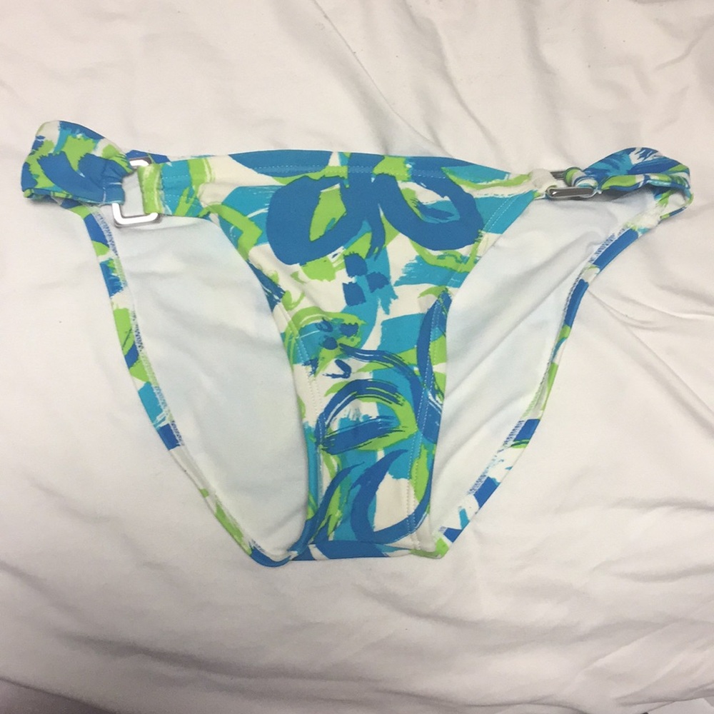 Bikini - Picture 2 of 3